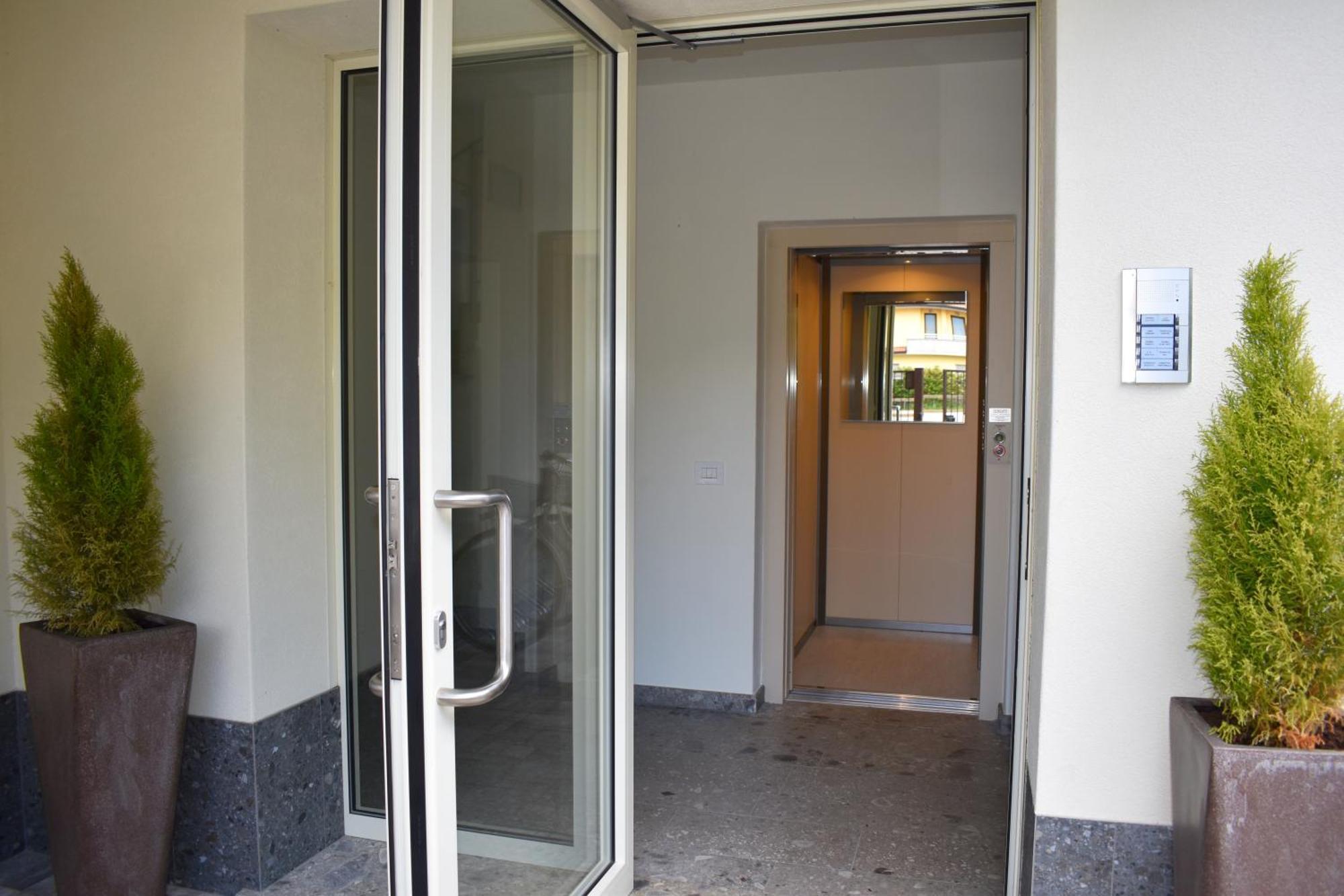 Апартаменти Baia Delle Rose Via Roma 111 Коста-Вольпіна Екстер'єр фото